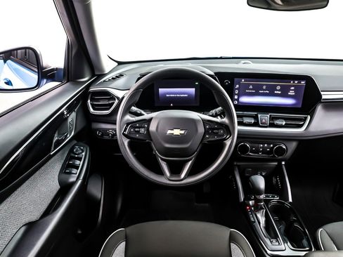 Used 2024 Chevrolet TrailBlazer LS w/ LS Convenience Package image 4