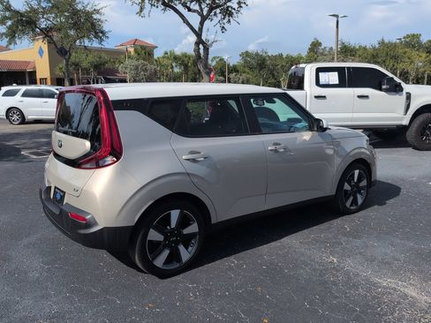 Used 2020 Kia Soul EX w/ Option Group 015 FWD image 3