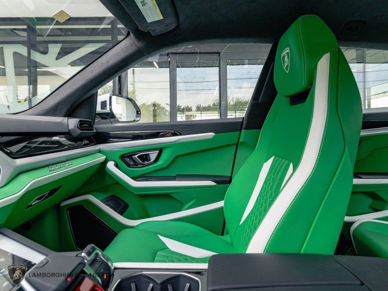 Used 2026 Lamborghini Urus SE AWD/4WD image 14