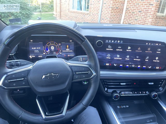 Certified 2025 Chevrolet Suburban RST w/ Advanced Technology Package AWD/4WD image 14