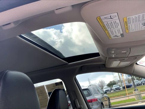 Used 2017 Nissan Rogue SL w/ SL Premium Package image 14