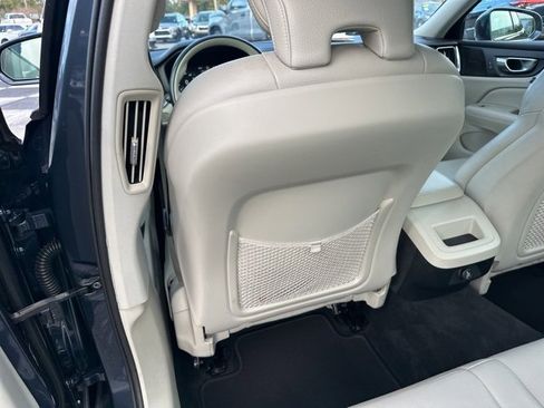 Used 2019 Volvo S60 T6 Momentum w/ Multimedia Package image 37