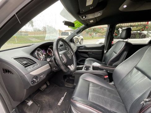 Used 2014 Dodge Grand Caravan R/T image 4