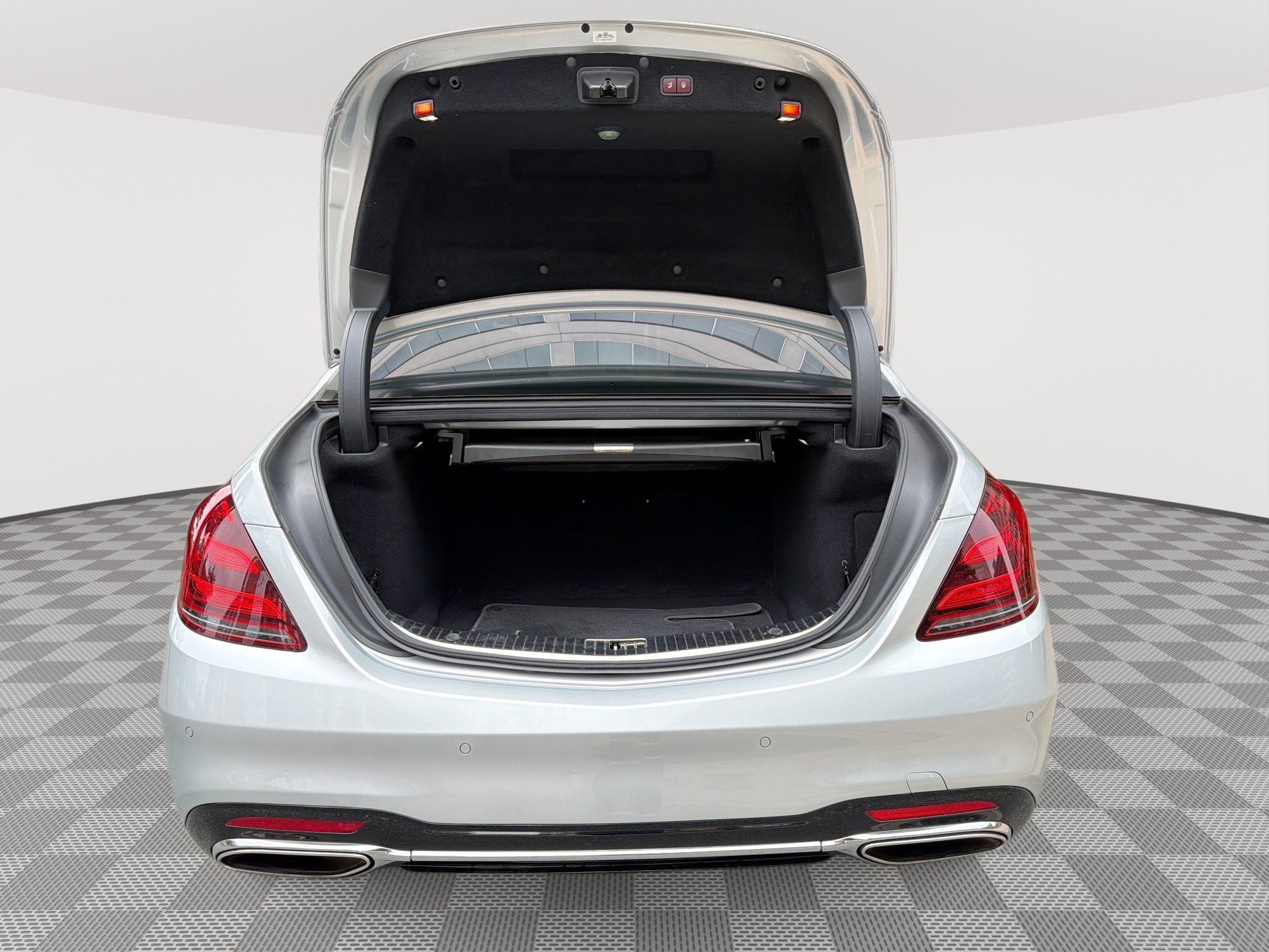 Used 2018 Mercedes-Benz S 560 4MATIC Sedan image 21