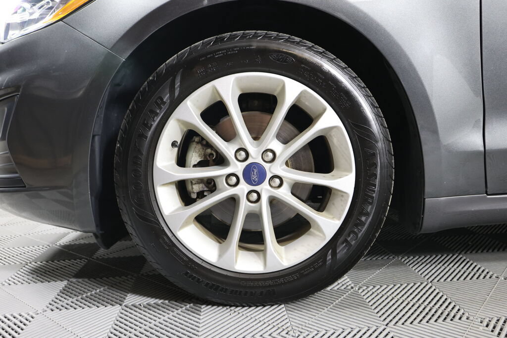 Used 2019 Ford Fusion SE FWD image 9