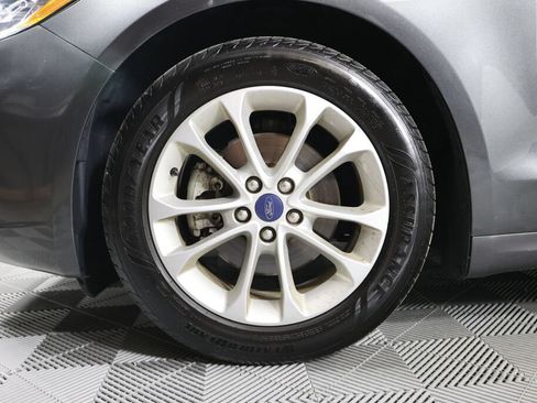 Used 2019 Ford Fusion SE FWD image 9