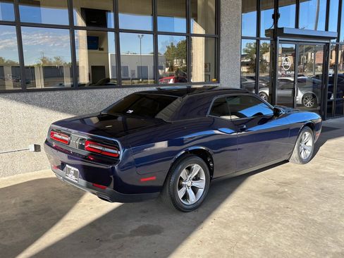 Used 2015 Dodge Challenger SXT image 26