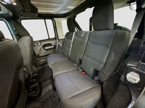 Used 2019 Jeep Wrangler Unlimited Sport S AWD/4WD image 29