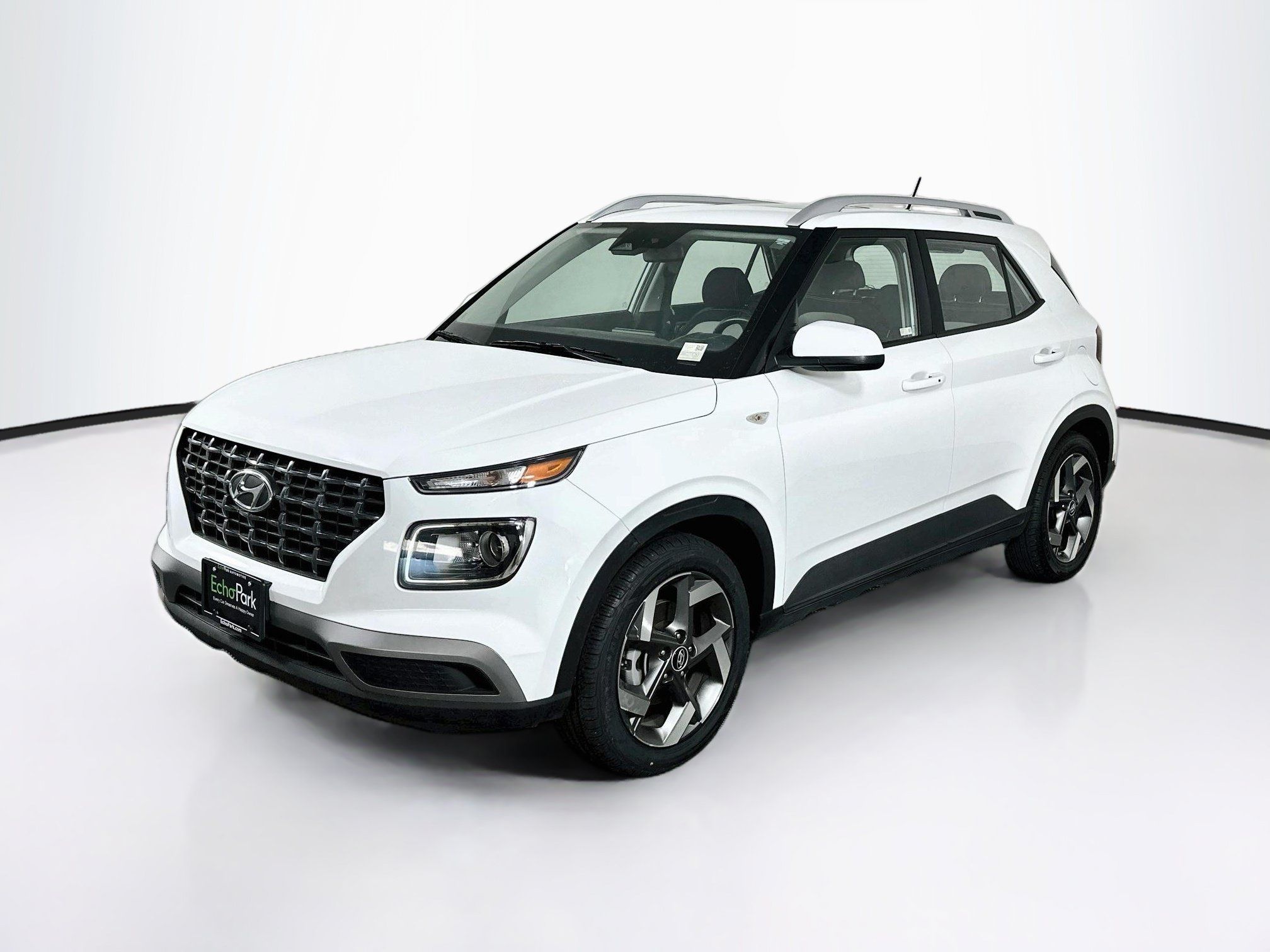 Used 2025 Hyundai Venue SEL FWD image 3