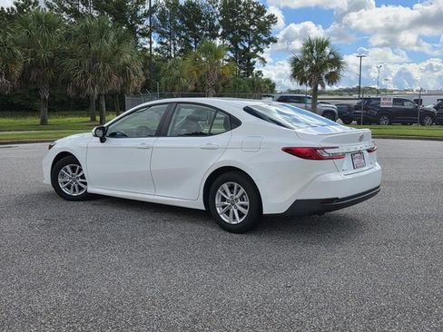 Used 2025 Toyota Camry LE FWD image 4