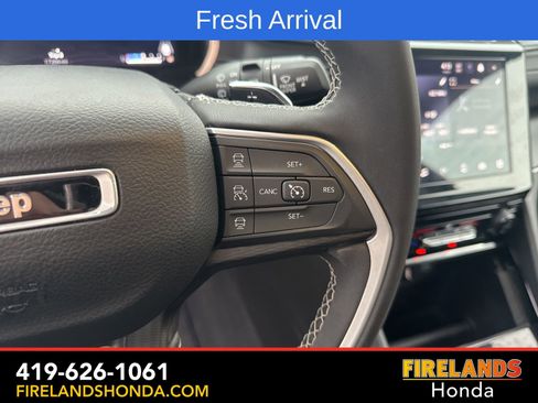 Used 2023 Jeep Grand Cherokee Laredo image 19