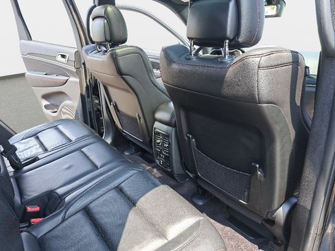 Used 2018 Jeep Grand Cherokee Trailhawk w/ Trailhawk Luxury Group AWD/4WD image 11