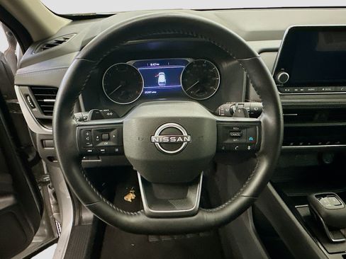 Used 2025 Nissan Rogue SV AWD/4WD image 18