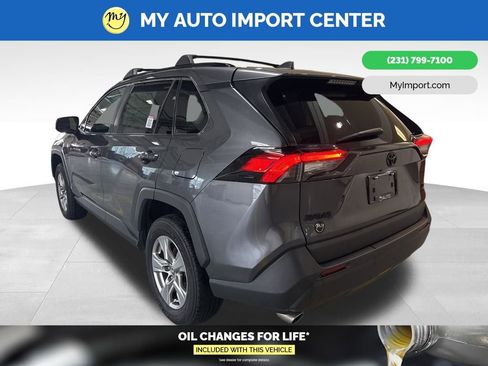 Used 2022 Toyota RAV4 XLE w/ Convenience Package image 5