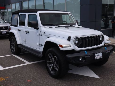 Used 2024 Jeep Wrangler Unlimited w/ Convenience Group AWD/4WD image 3