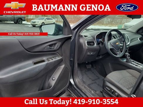 Used 2023 Chevrolet Equinox LT image 2