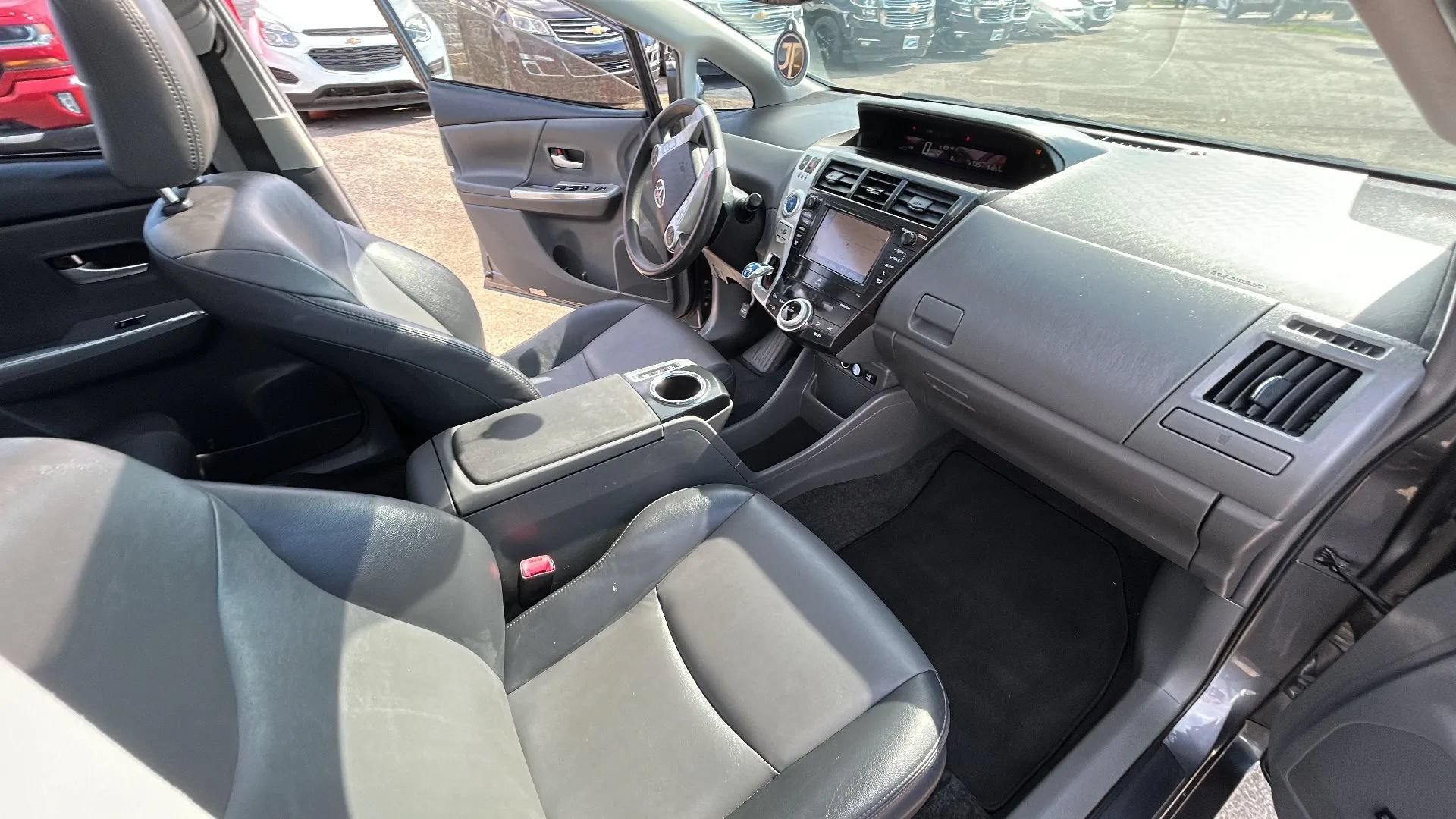 Used 2012 Toyota Prius V Five FWD image 4