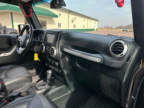 Used 2016 Jeep Wrangler Unlimited Rubicon image 29
