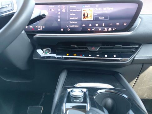 Used 2025 Buick Envision Sport Touring image 11