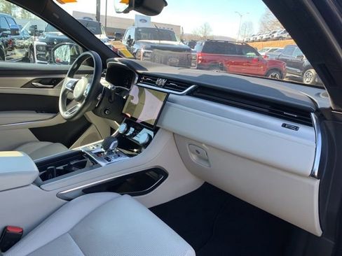 Used 2021 Jaguar F-PACE R-Dynamic S image 17