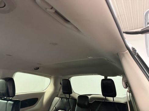 Used 2024 Chrysler Pacifica Touring-L image 51