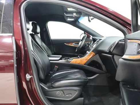 Used 2019 Lincoln Nautilus Select AWD/4WD image 39