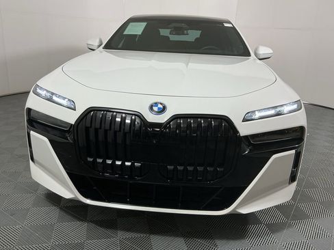 Certified 2024 BMW i7 xDrive60 w/ Executive Package image 2