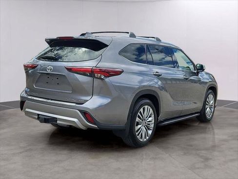 Used 2026 Toyota Highlander Platinum AWD/4WD image 9