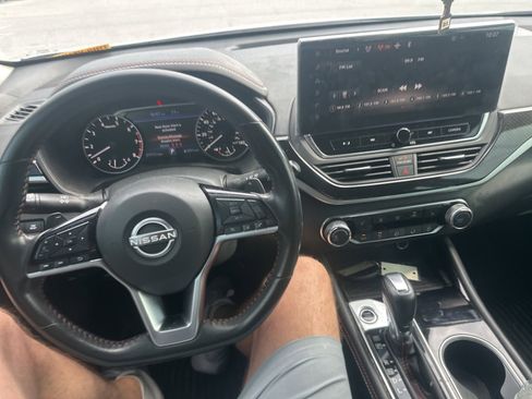 Used 2023 Nissan Altima 2.5 SR w/ SR Premium Package FWD image 16
