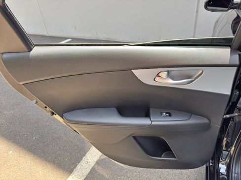 Used 2023 Kia Forte LXS w/ LXS Technology Package FWD image 34