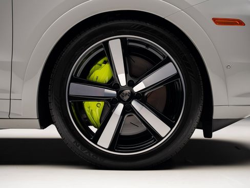 Used 2025 Porsche Cayenne Turbo image 38