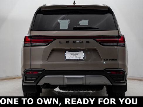 Used 2025 Lexus LX 700h Overtrail image 8