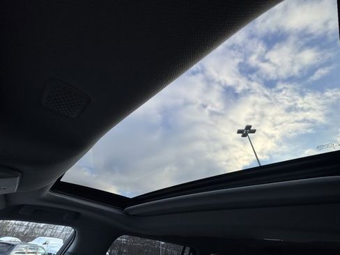 Used 2022 Toyota Highlander XLE image 26