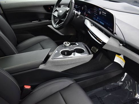 Certified 2025 Cadillac Optiq Sport 2 w/ LPO, Floor Liner Package image 39