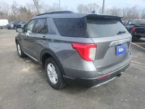 Used 2021 Ford Explorer XLT w/ Equipment Group 202A image 8