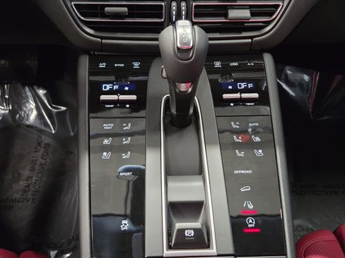 New 2026 Porsche Macan Base image 24