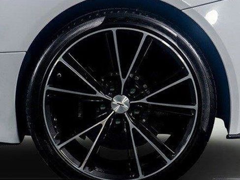 Used 2017 Aston Martin Vanquish S image 21