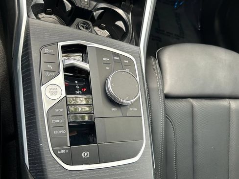 Used 2025 BMW 330i Sedan w/ Convenience Package RWD image 21