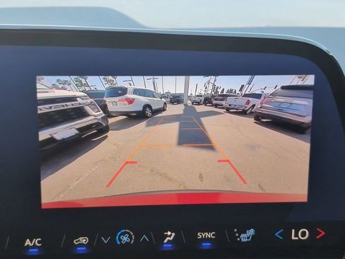 Certified 2025 Chevrolet Traverse Z71 AWD/4WD image 15
