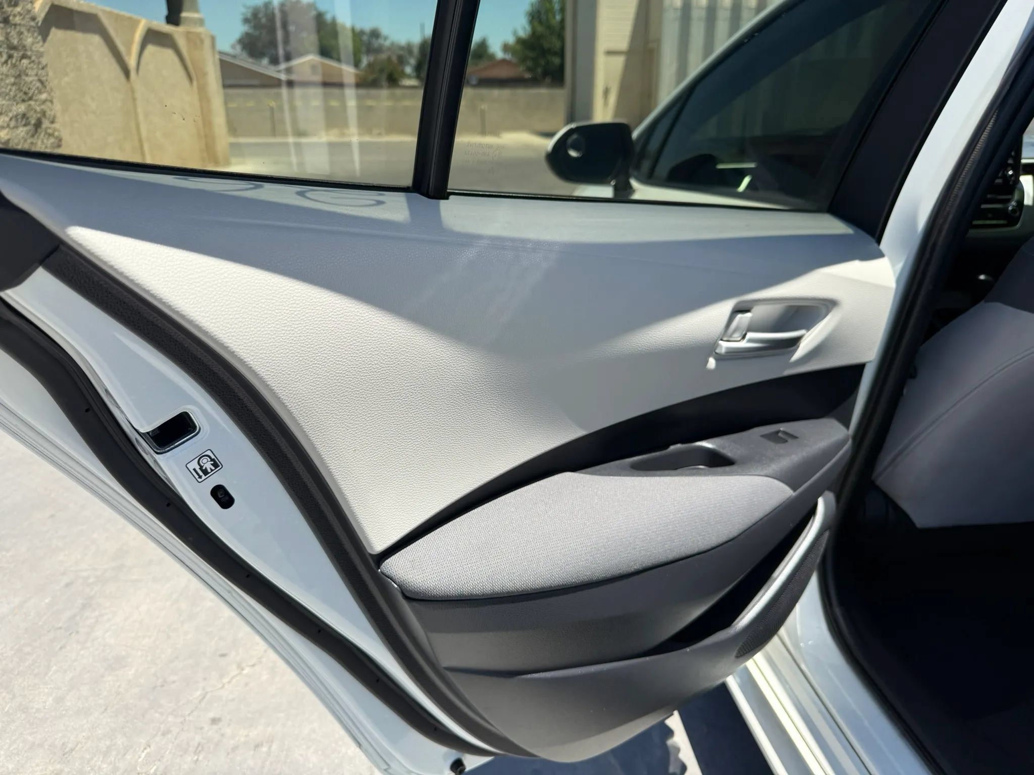 Used 2021 Toyota Corolla LE w/ Carpet Mat Package (TMS) FWD image 8