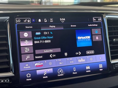 Used 2023 Chrysler Pacifica Touring-L FWD image 27