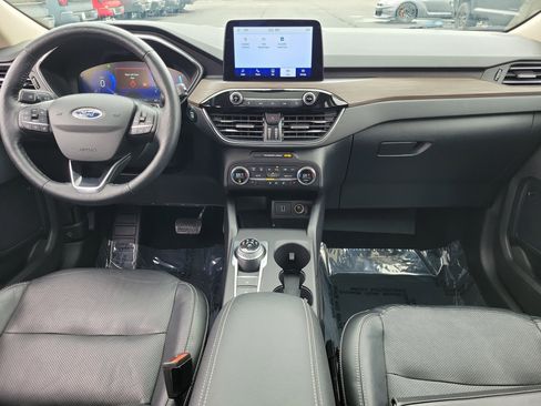 Used 2020 Ford Escape Titanium image 9