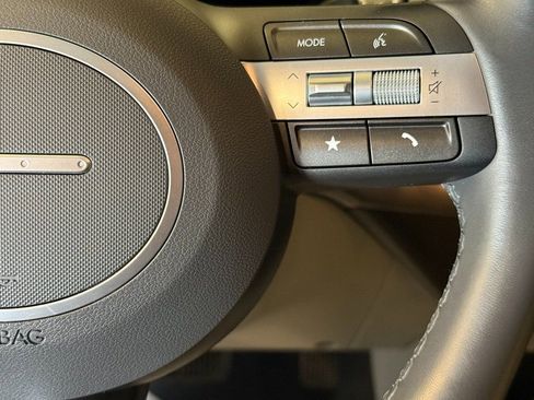 Used 2025 Hyundai Kona SEL image 12