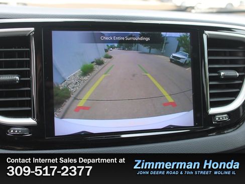 Used 2023 Chrysler Pacifica Touring-L FWD image 24
