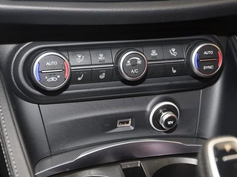 Used 2023 Alfa Romeo Stelvio Veloce image 34