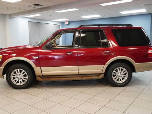 Used 2014 Ford Expedition XLT w/ Equipment Group 202A AWD/4WD image 2
