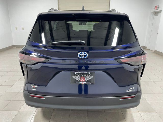 Used 2024 Toyota Sienna XLE w/ XLE Plus Package AWD/4WD image 5