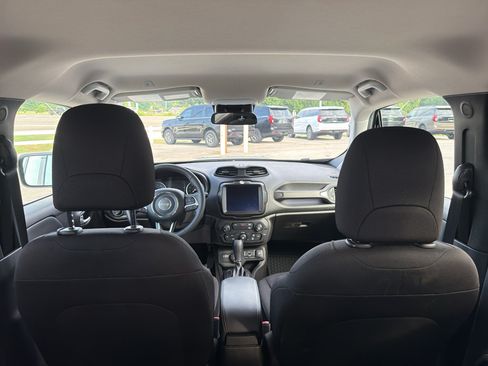 Used 2023 Jeep Renegade Latitude AWD/4WD image 16