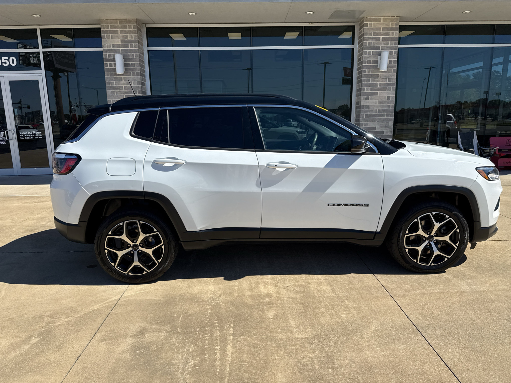 Used 2025 Jeep Compass Limited AWD/4WD image 8