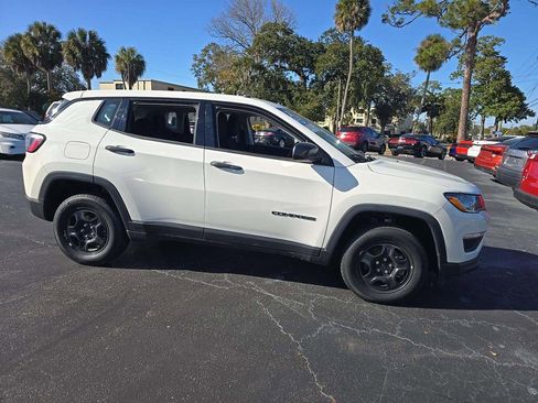 Used 2018 Jeep Compass Sport AWD/4WD image 3